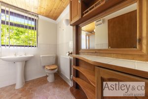 ensuite- click for photo gallery